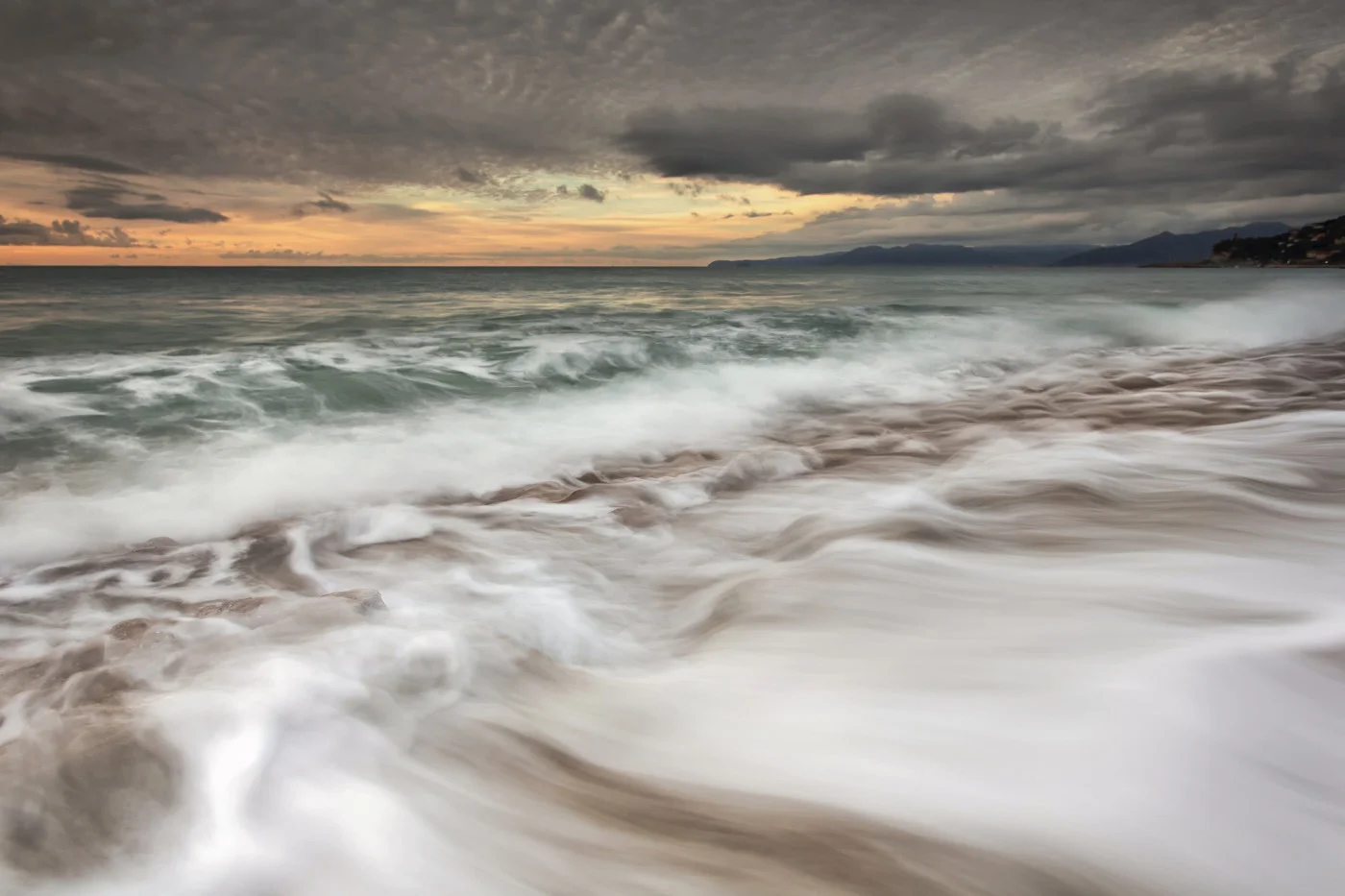 rebelwalls-dramatic-waves-r19156-flat Dramatic Waves - Image 1